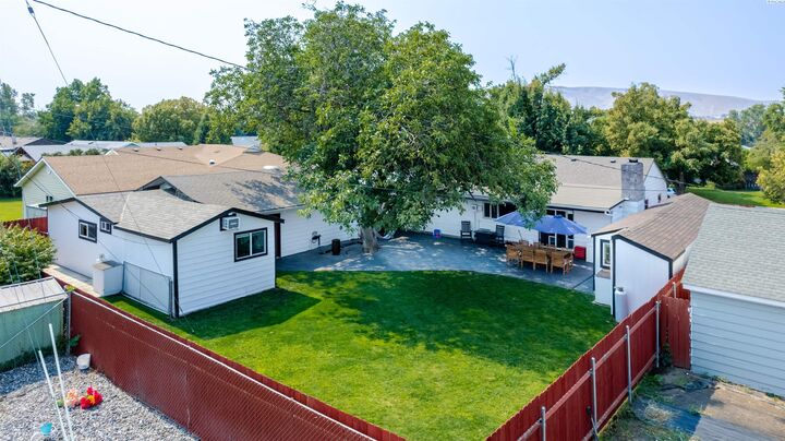 Property Photo:  410 Basswood Drive  WA 99352 