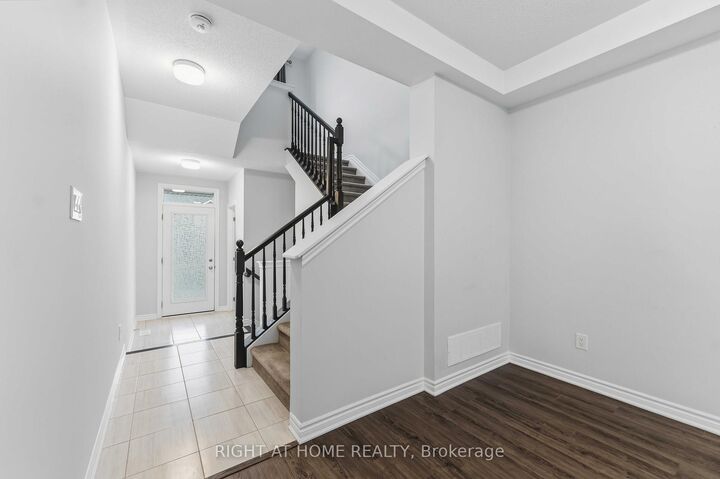 Property Photo: 709 Derreen Avenue ON K2S 2Z2