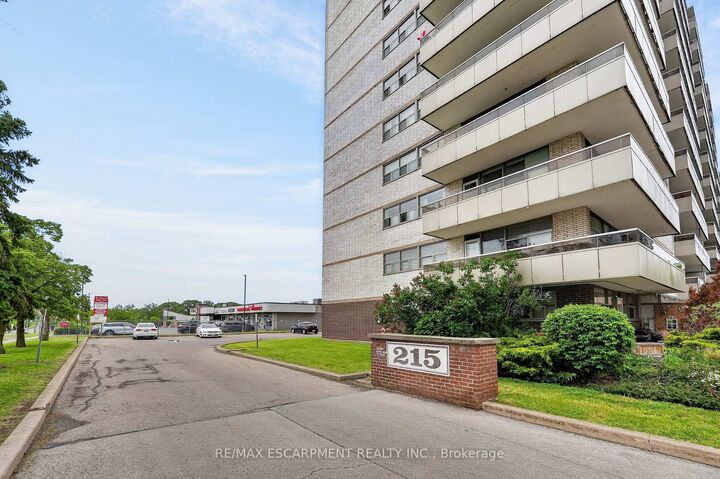 Property Photo: 215 Glenridge Avenue 1201 ON L2T 3J7