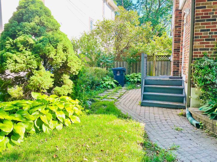 Property Photo:  121 Kingsdale Avenue Ground  ON M2N 3W5 