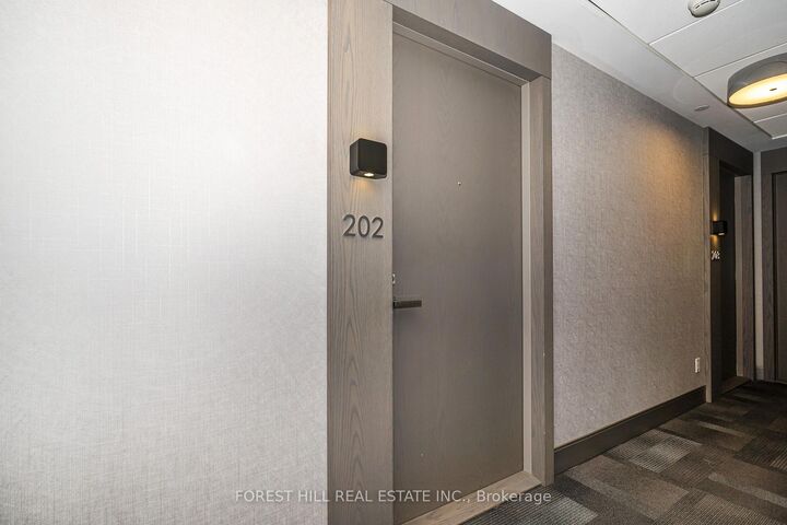 Property Photo: 501 St Clair Avenue W 202 ON M5P 0A2