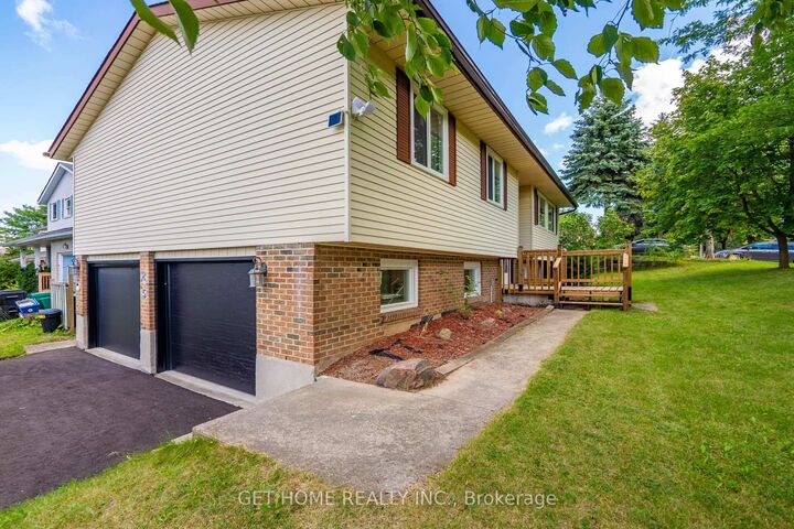 Property Photo: 85 High Acres Crescent ON N2N 2S3