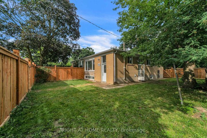 Property Photo: 303 Blue Grass Boulevard ON L4C 3H3