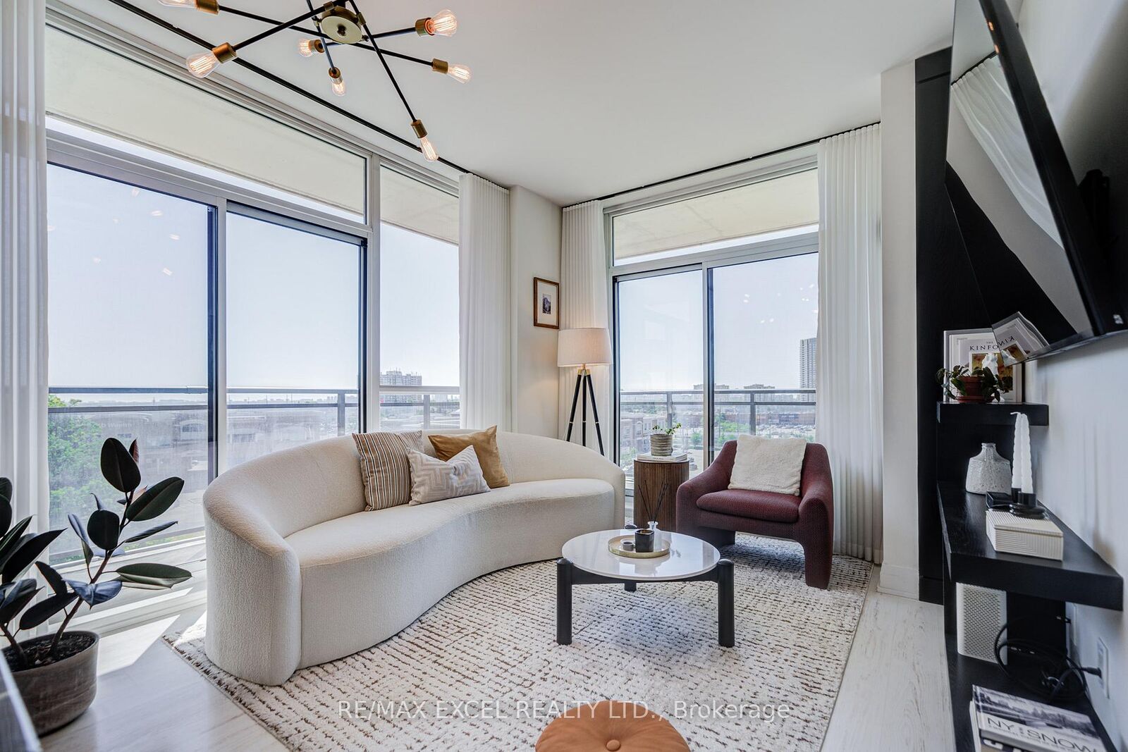 Property Photo: 85 North Park Road S 705 ON L4J 0H8