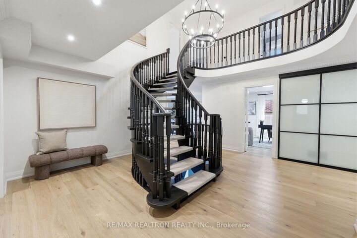 Property Photo: 653 Exceller Circle ON L3X 1P6