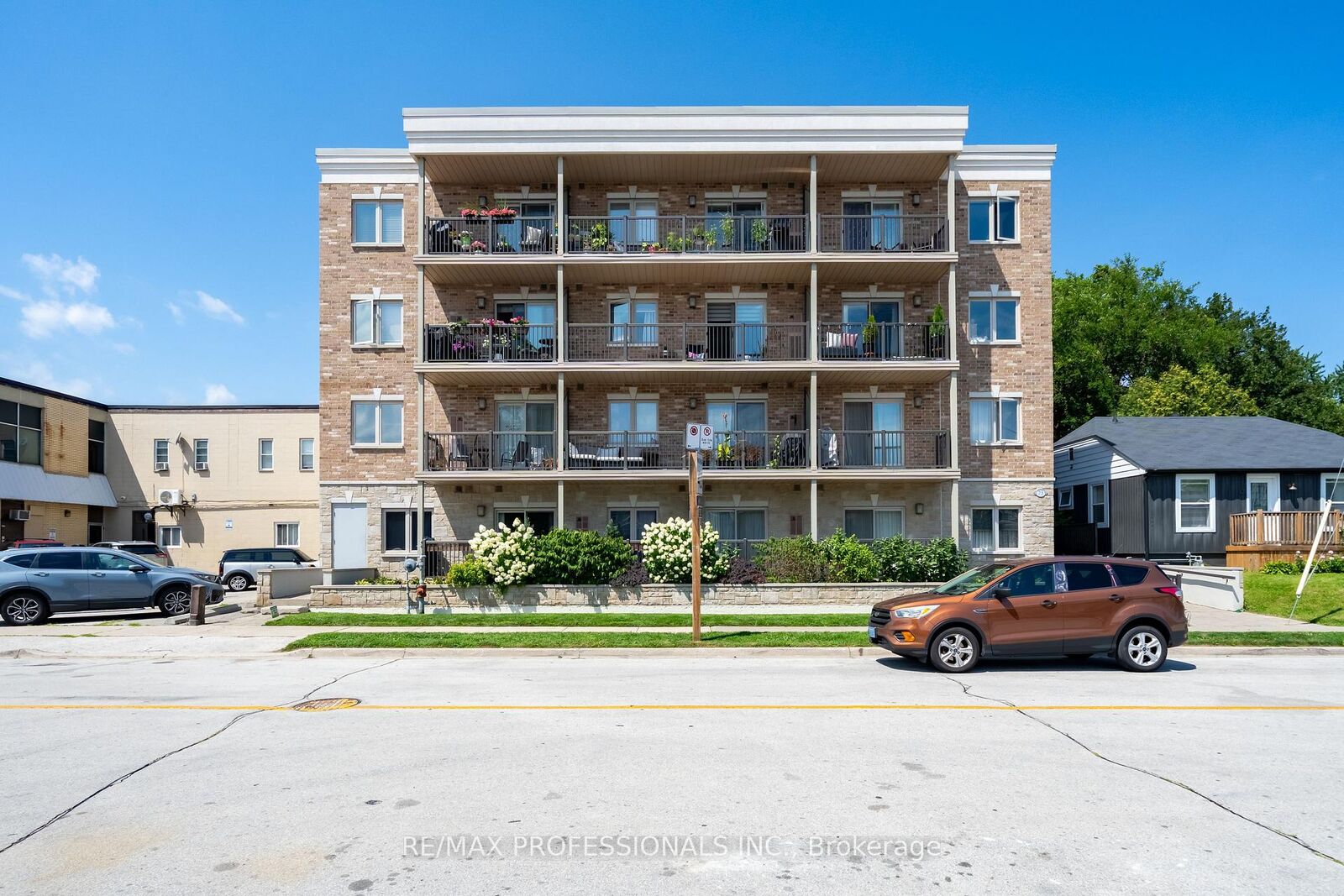 Property Photo: 73 Washington Avenue 405 ON L6K 1W5
