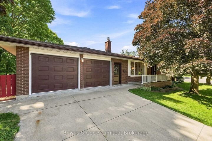 687 Lundy'S Lane — photo 1