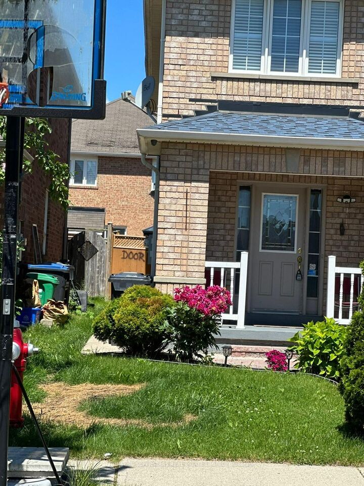 Property Photo:  122 Hollingsworth Circle  ON L7A 0J5 