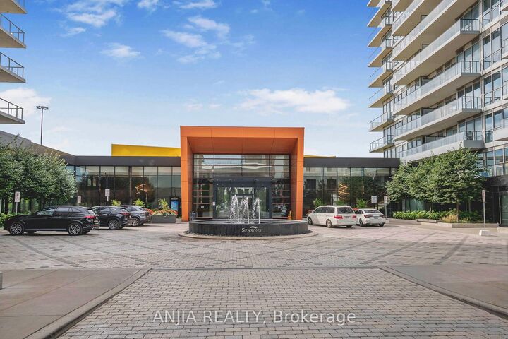 Property Photo: 85 McMahon Drive Th607 ON M2K 0H2