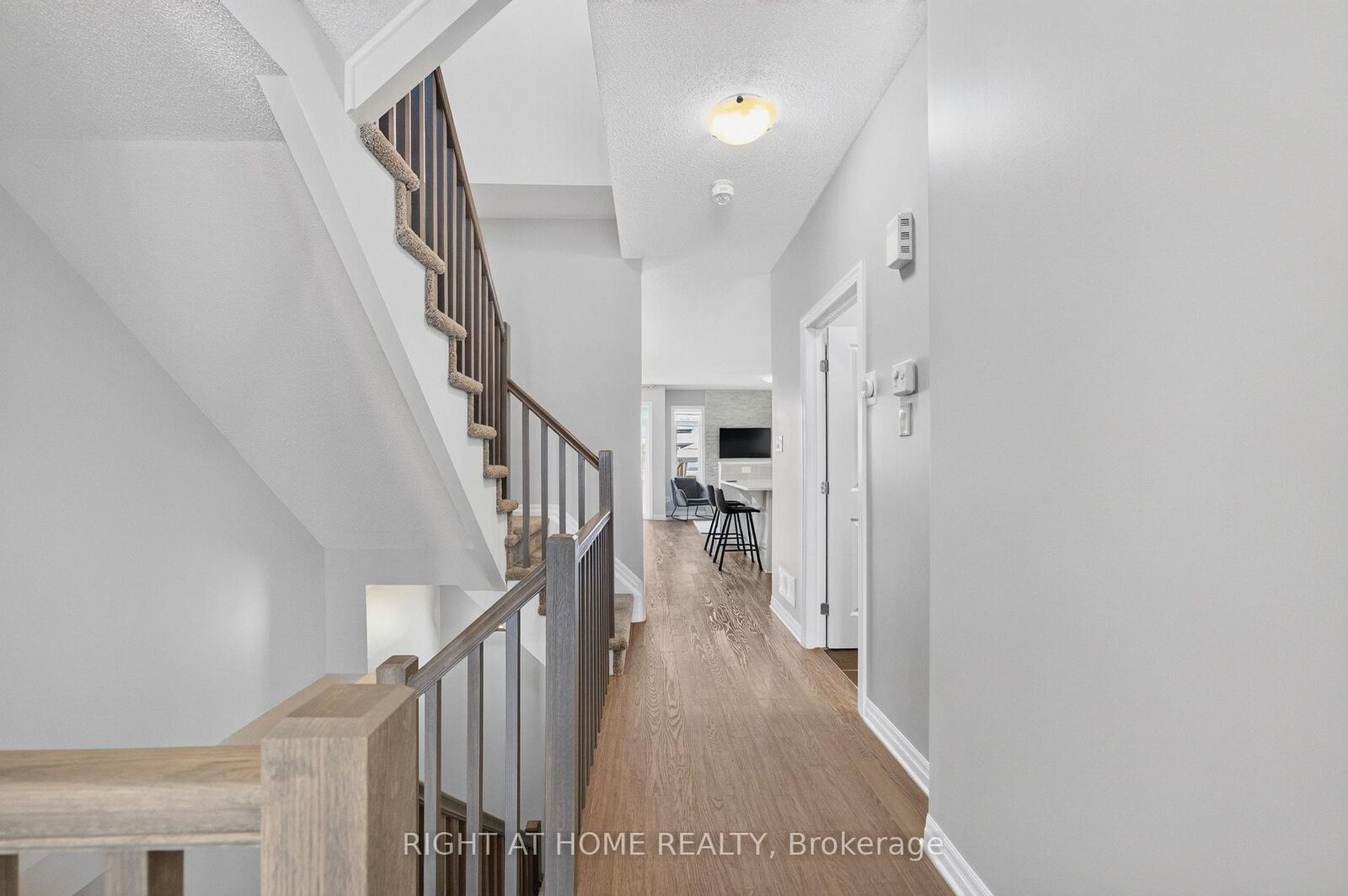 Property Photo: 624 Spring Valley Drive ON K1W 0C6