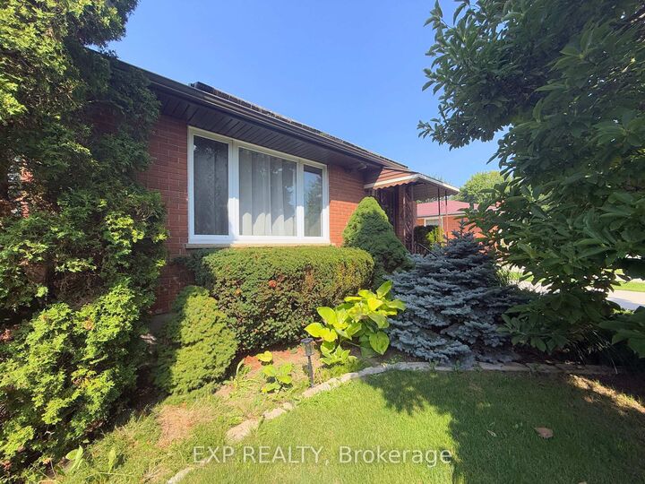 Property Photo: 82 Lacey Crescent ON N6E 2E7