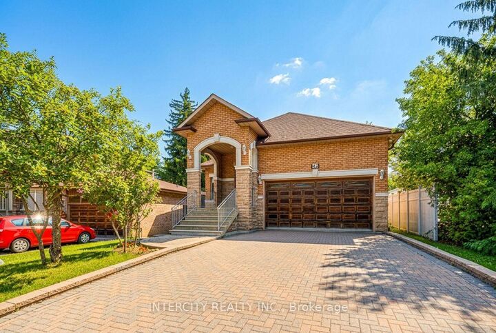 Property Photo: 42 Oak Avenue ON L4C 6R7