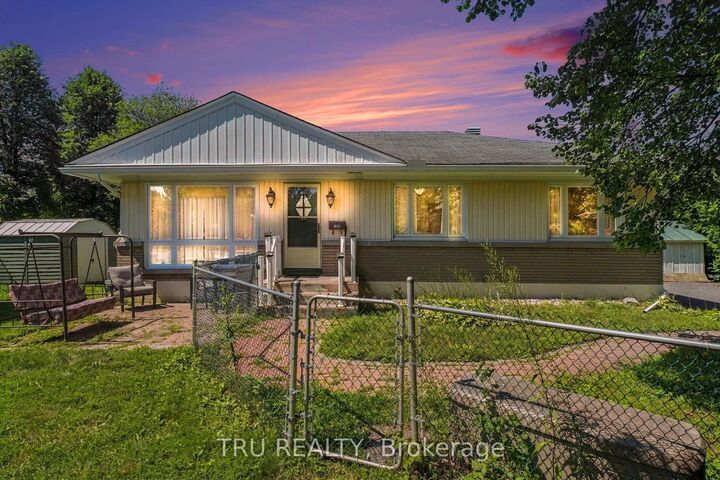1908 Saunderson Drive — photo 1