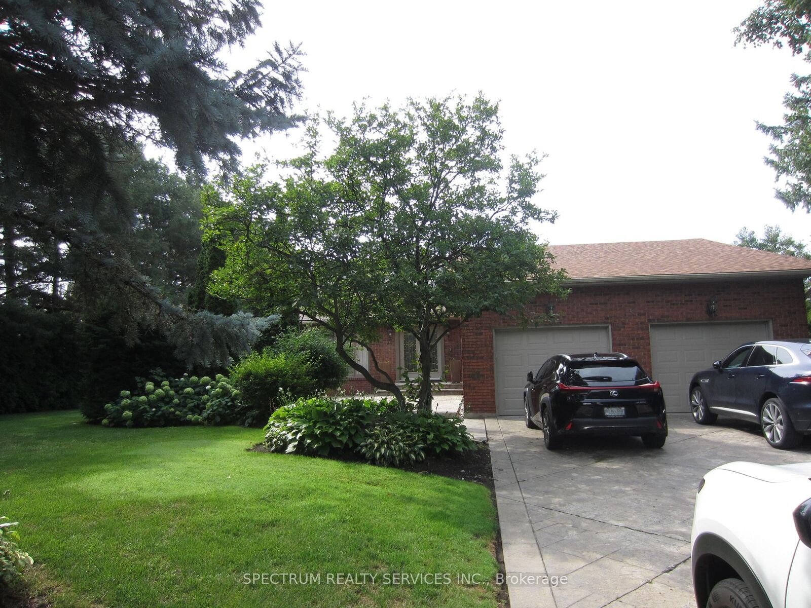 Property Photo: 135 Hayhoe Avenue ON L4L 1S5