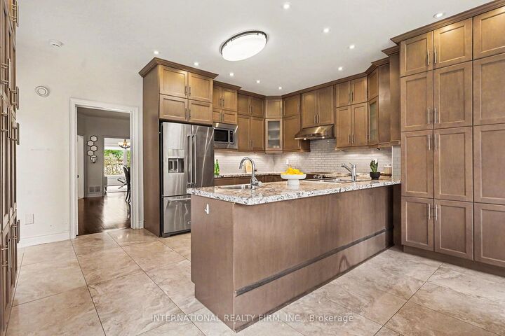 Property Photo:  5240 Elmridge Drive  ON L5M 5A4 
