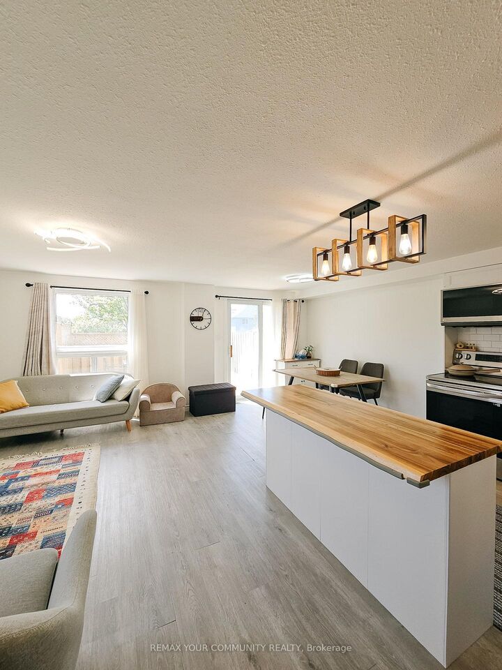 Property Photo:  71 Highbrook Street  ON N2E 3P3 