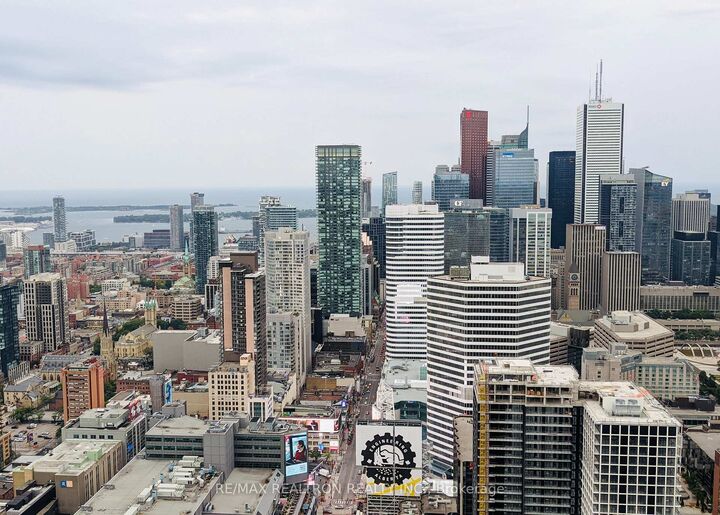 Property Photo: 386 Yonge Street 5207 ON M5B 0A5