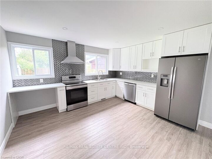 Property Photo: 216 Brunswick Crescent ON N6G 3L2