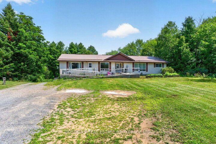 Photo de la propriété:  11703 Highway 41 N/A  ON K0H 1Z0 