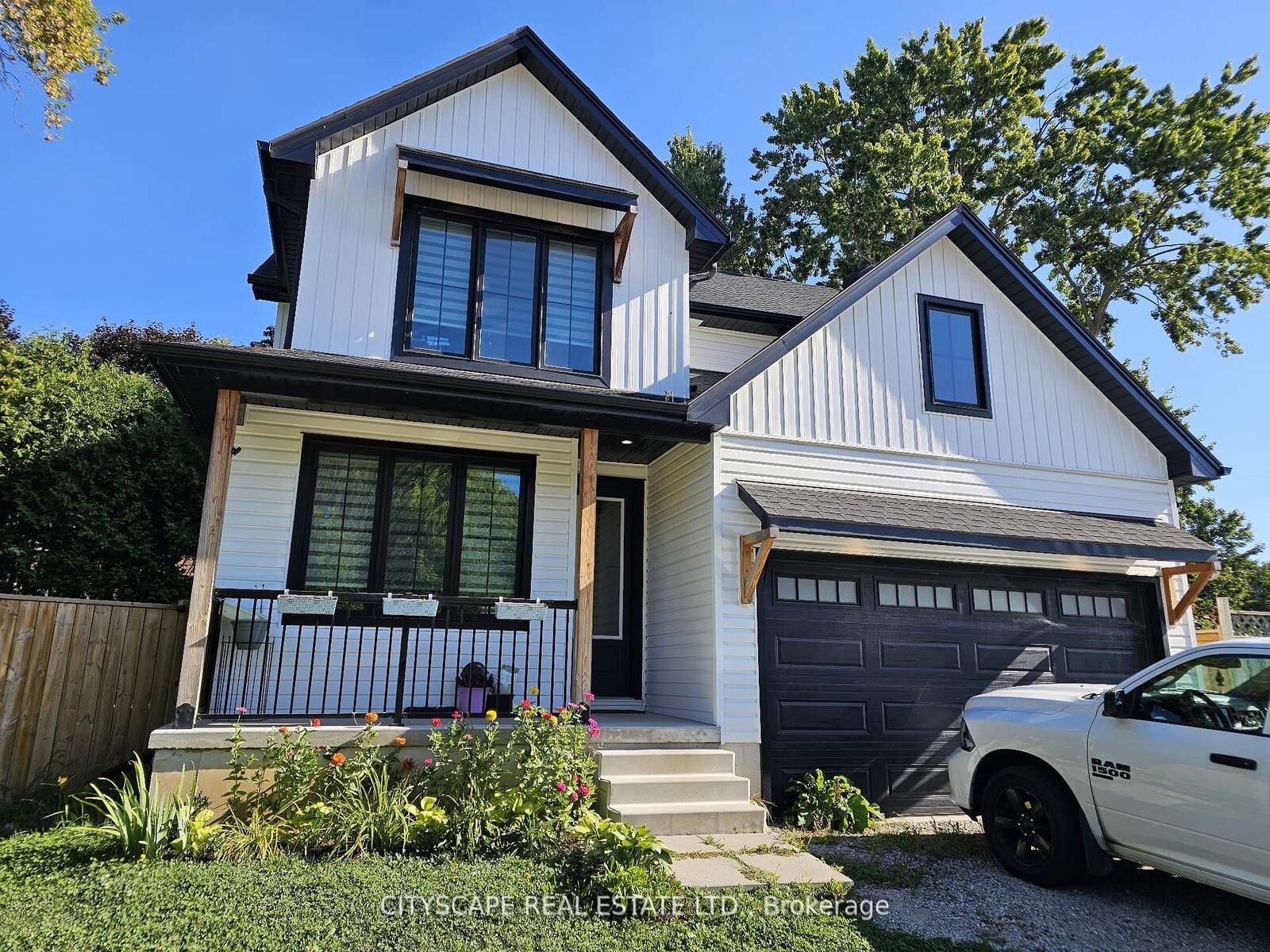 Property Photo: 274 Bell Street ON N5C 2P3