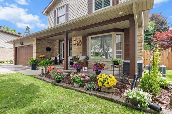 Property Photo: 92 Salem Court ON N6K 1S9
