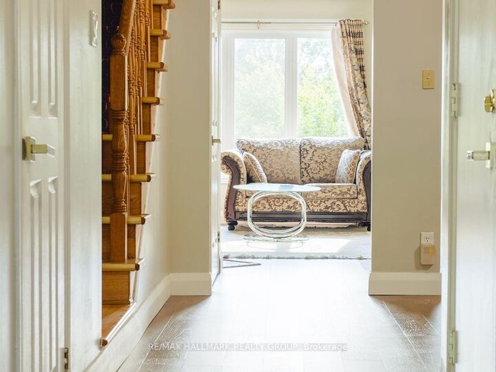 Property Photo: 44 Winnegreen Court ON K1G 5S2