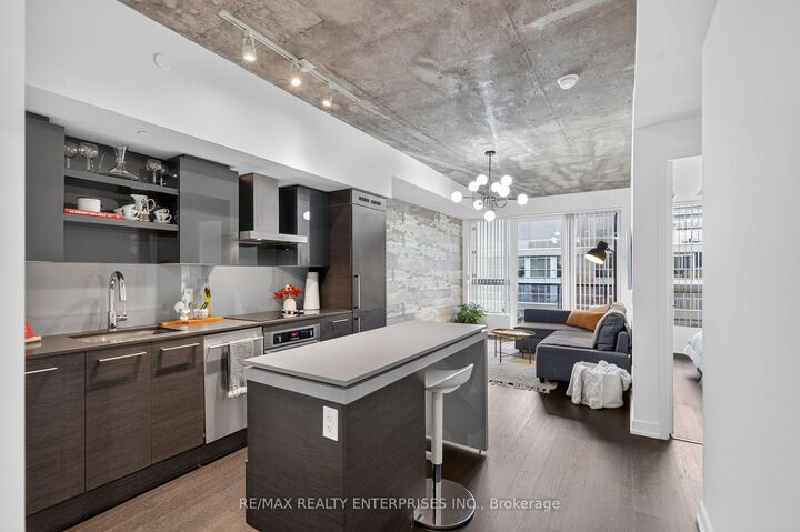 Property Photo: 1030 King Street W 942 ON M6K 0B4