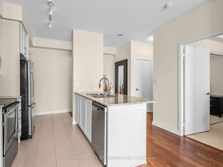 Property Photo: 4065 Brickstone Mews 1401 ON L5B 0G3