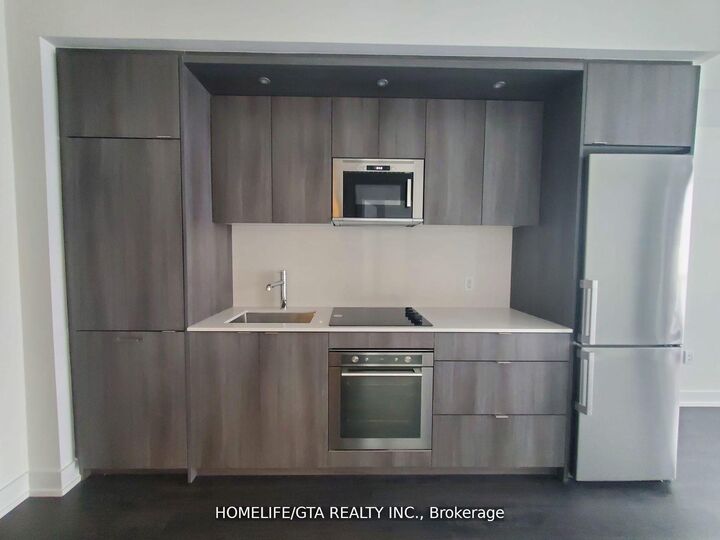 Property Photo:  30 Inn On The Park Drive 3806  ON M3C 0P7 
