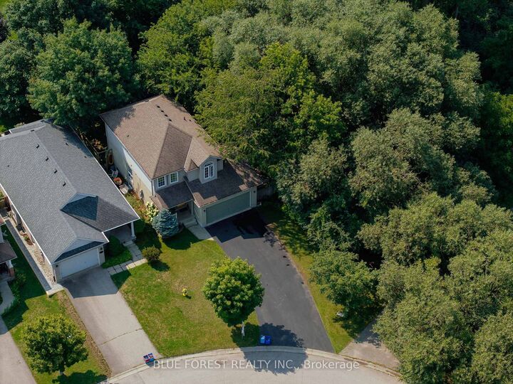 Property Photo: 1233 Crosscreek Crescent ON N5Y 6H6
