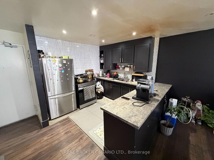 Photo de la propriété:  50 Benson Avenue 105  ON L4C 4E6 