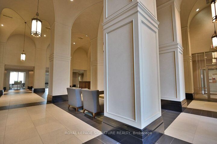 Property Photo:  388 Prince Of Wales Drive 203  ON L5B 0A1 