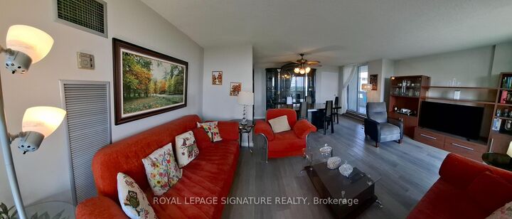 Property Photo: 60 Inverlochy Boulevard 1210 ON L3T 4T7