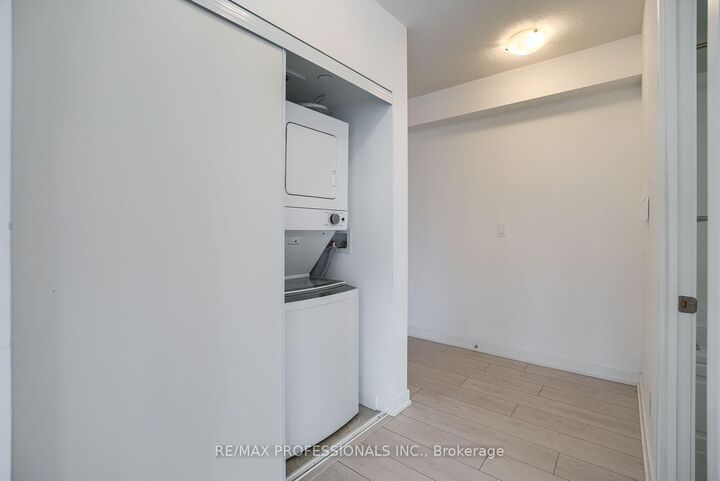 Property Photo: 3200 Dakota Common N/A B713 ON L7M 2A7