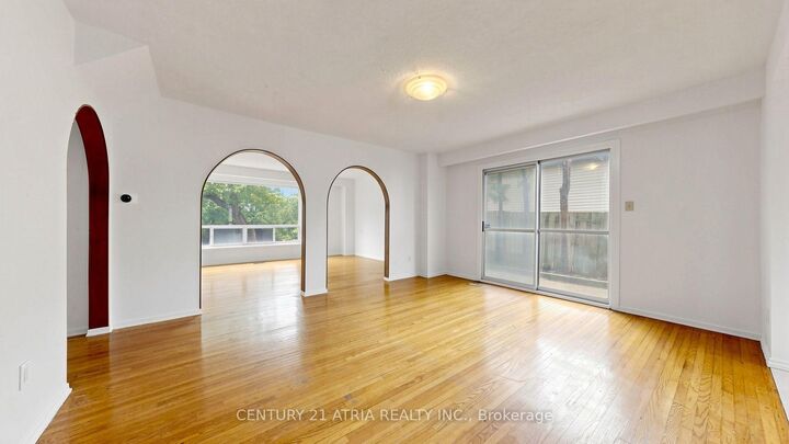 Property Photo: 3441 Oakglade Crescent ON L5C 1X4
