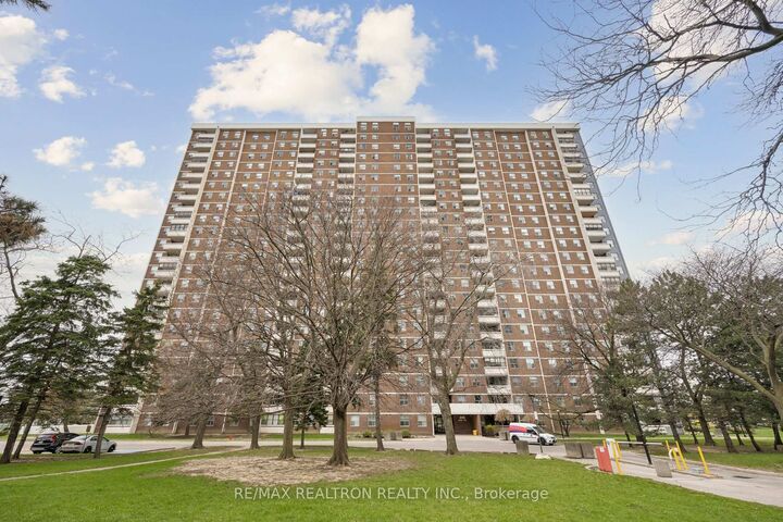Property Photo: 205 Hilda Avenue 2208 ON M2M 4B1