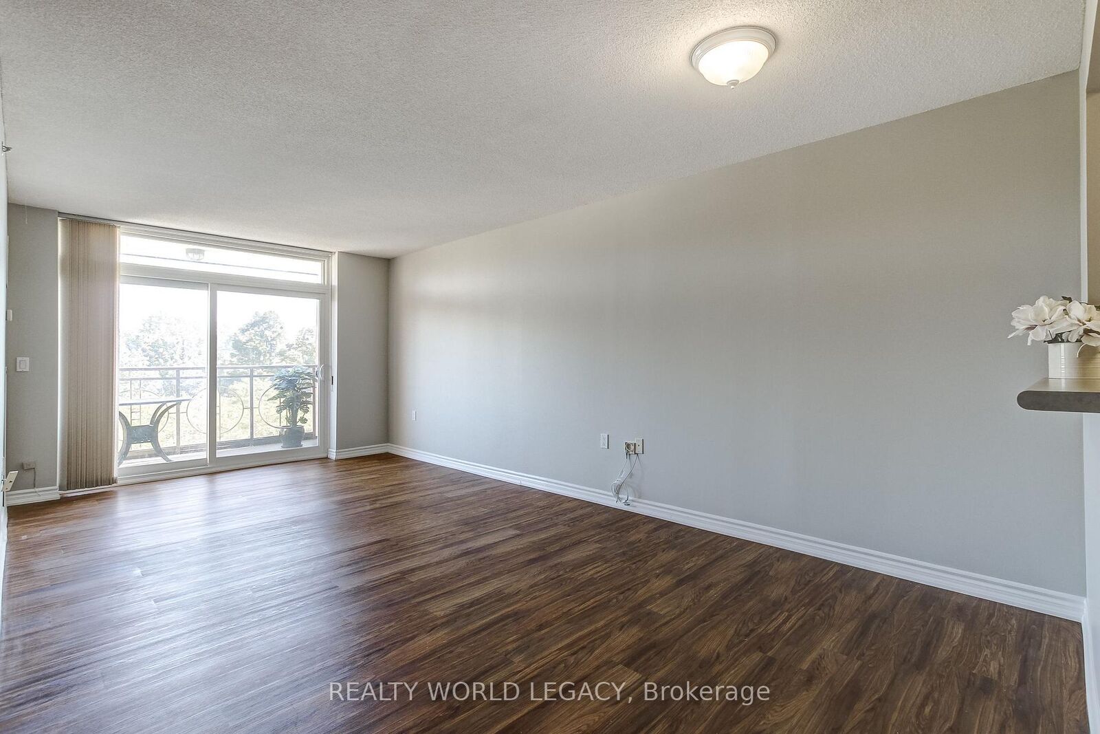 Property Photo: 100 Burloak Drive 1414 ON L7L 6P6