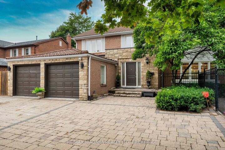Property Photo: 2 Aitken Circle ON L3R 7K6