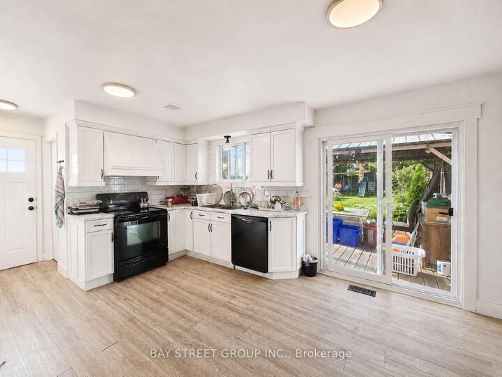 Property Photo:  22 Rosamond Crescent  ON N6E 2M8 