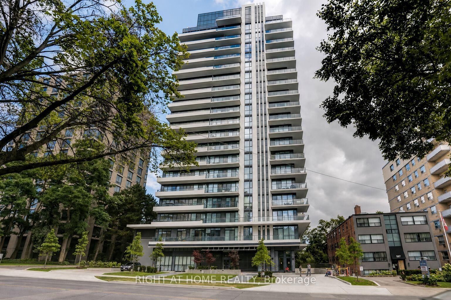 Property Photo:  609 Avenue Road 1806  ON M4V 2K3 