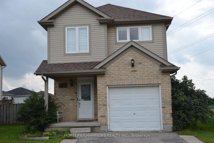 Property Photo:  132 Henhoeffer Crescent  ON N2E 4H3 