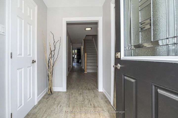 Property Photo: 655 Dodsworth Crescent ON L4Y 2H6