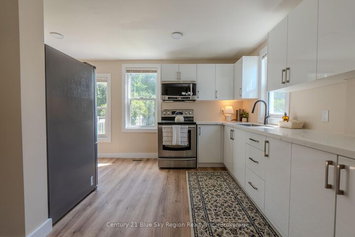 Property Photo: 452 King Street W ON P1B 6A2