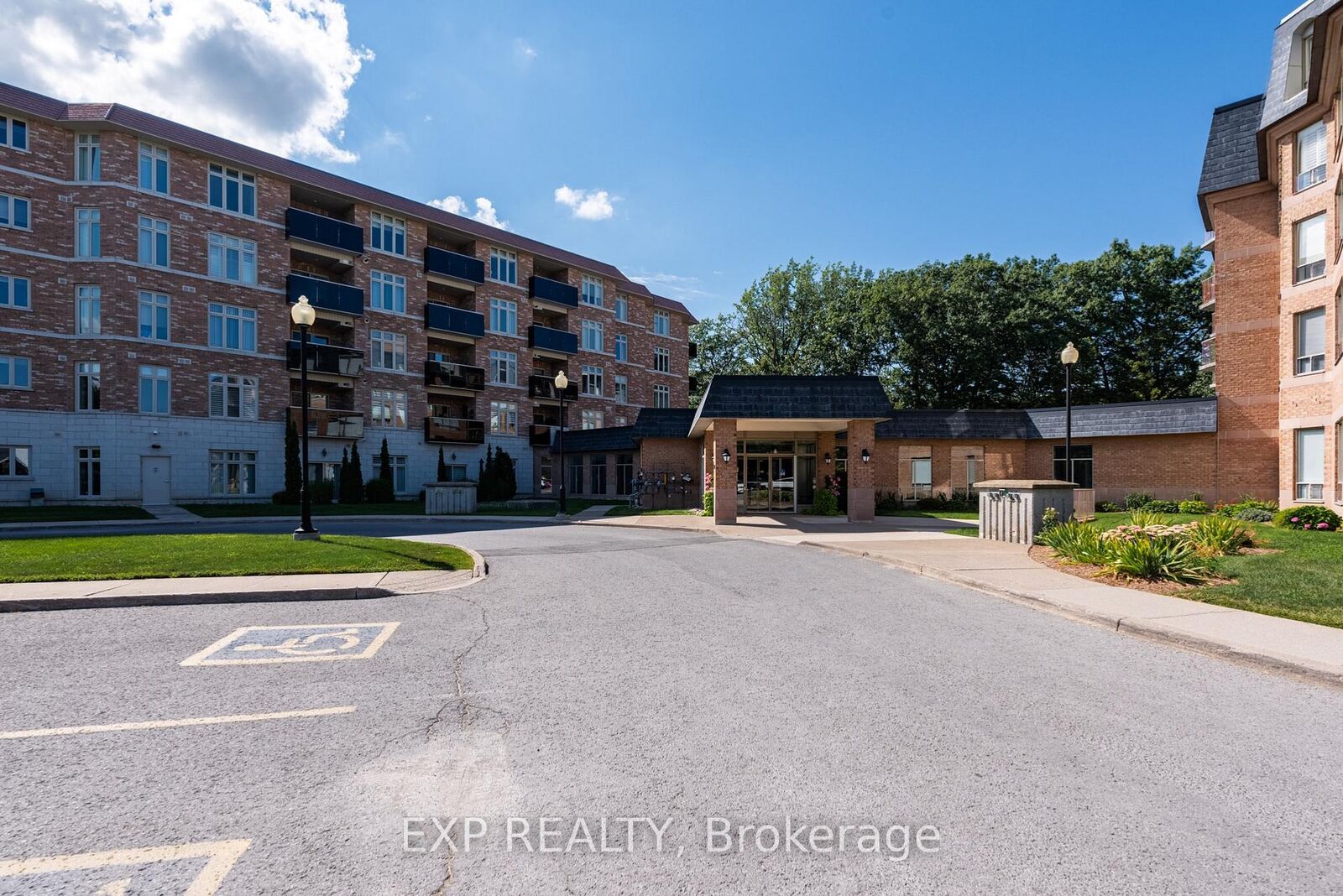 Property Photo:  8111 Forest Glen Drive 227  ON L2H 2Y7 