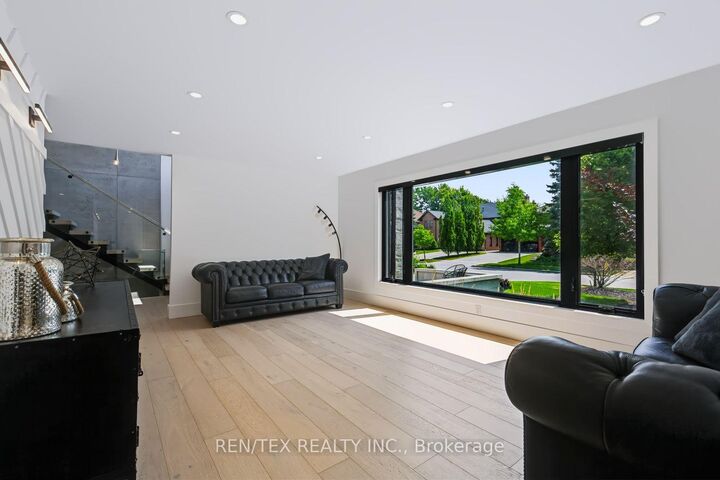 Property Photo: 84 Wilshire Boulevard ON L4L 6X2