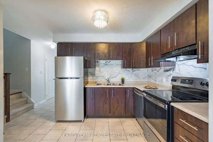 Property Photo: 75 Prince William Way 48 ON L4M 7P5