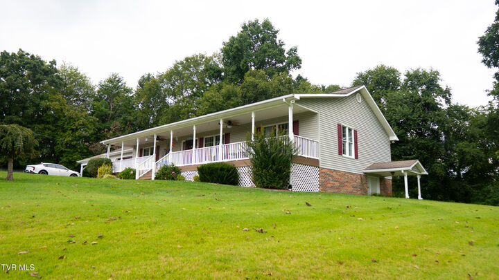 Property Photo: 804 Southwest Nash Street VA 24293