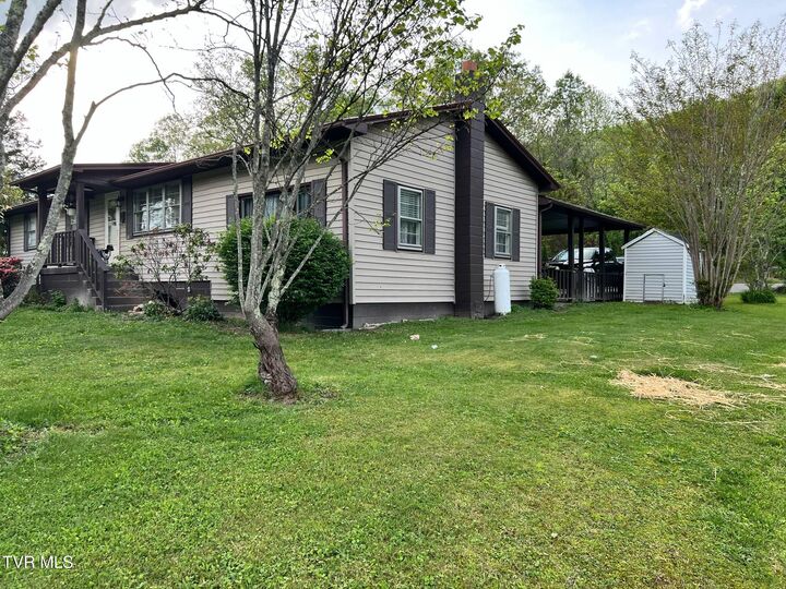 Property Photo: 1220 2nd Avenue VA 24219