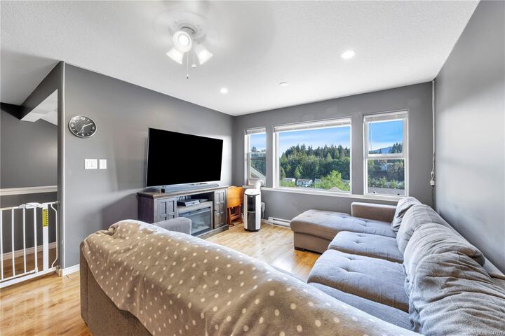 Property Photo: 4780 Fairbrook Cres BC V9T 6M6