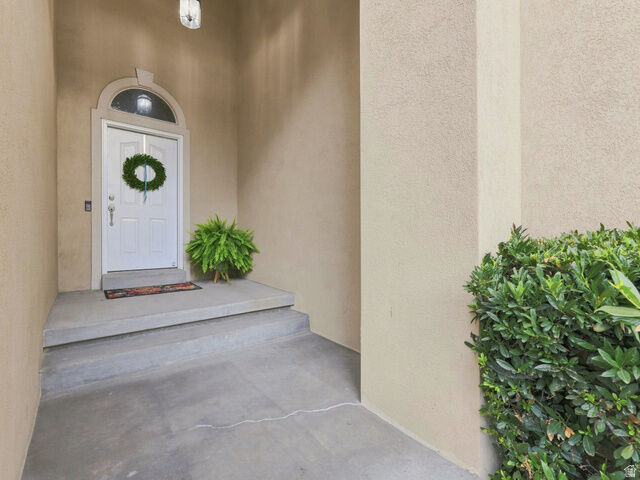 Property Photo:  1330 E Old Maple Ct S  UT 84117 